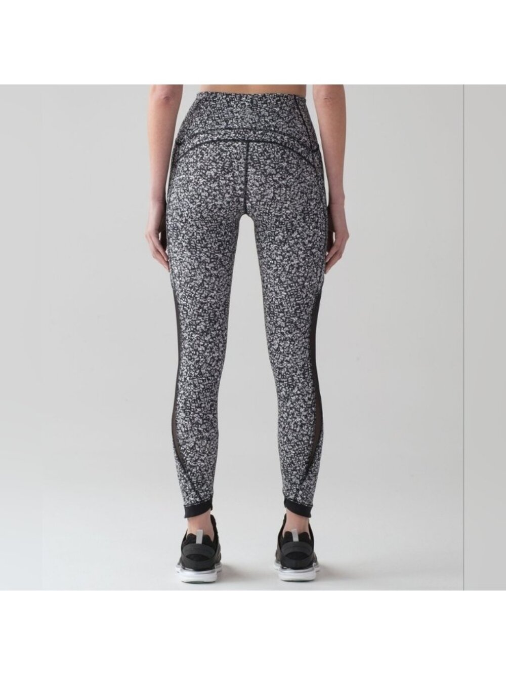Lululemon Sole Training 7/8 TightDaisy Dust Alpine White Black / Black- Size 8